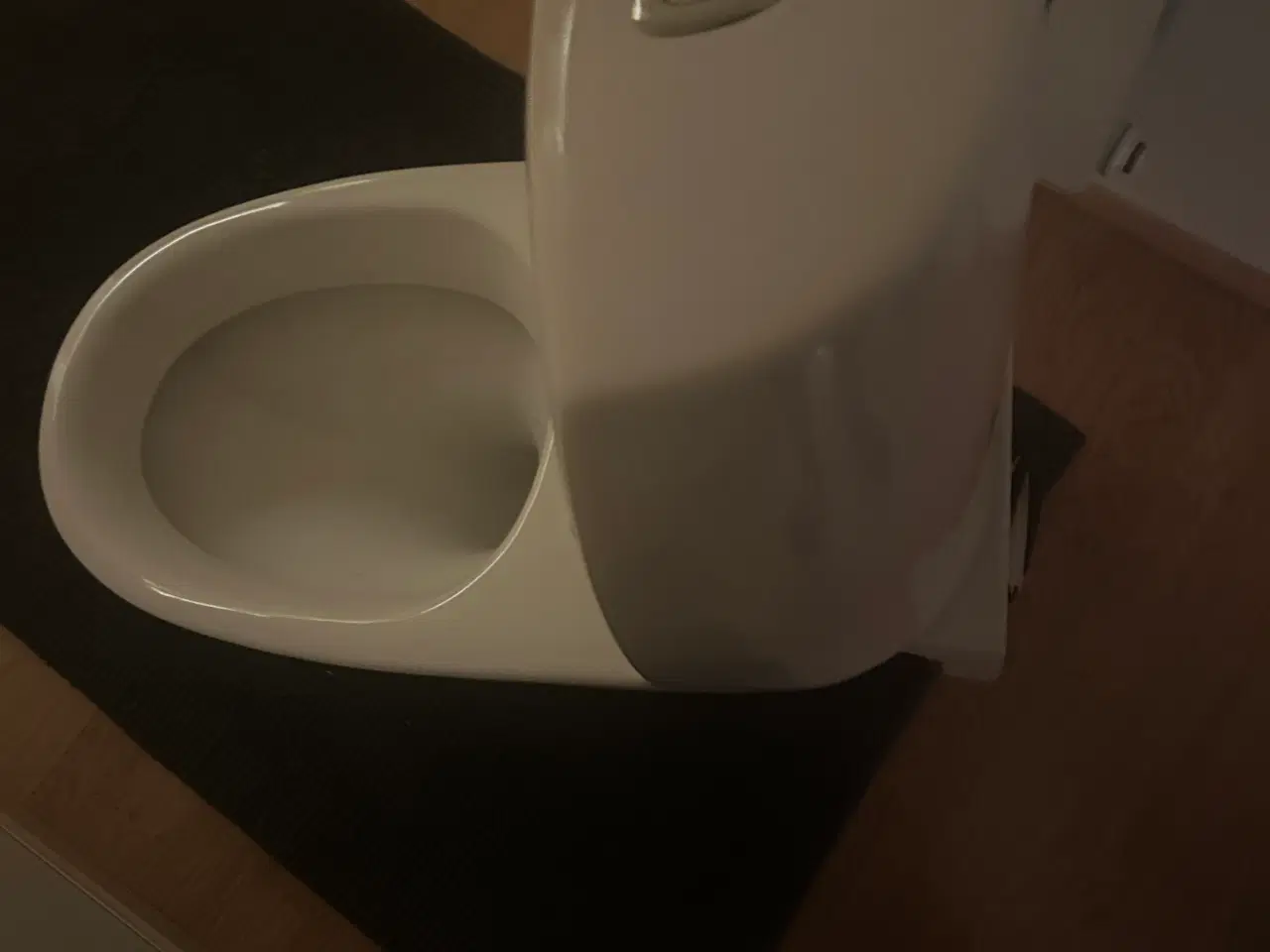 Billede 3 - Væghængt toilet