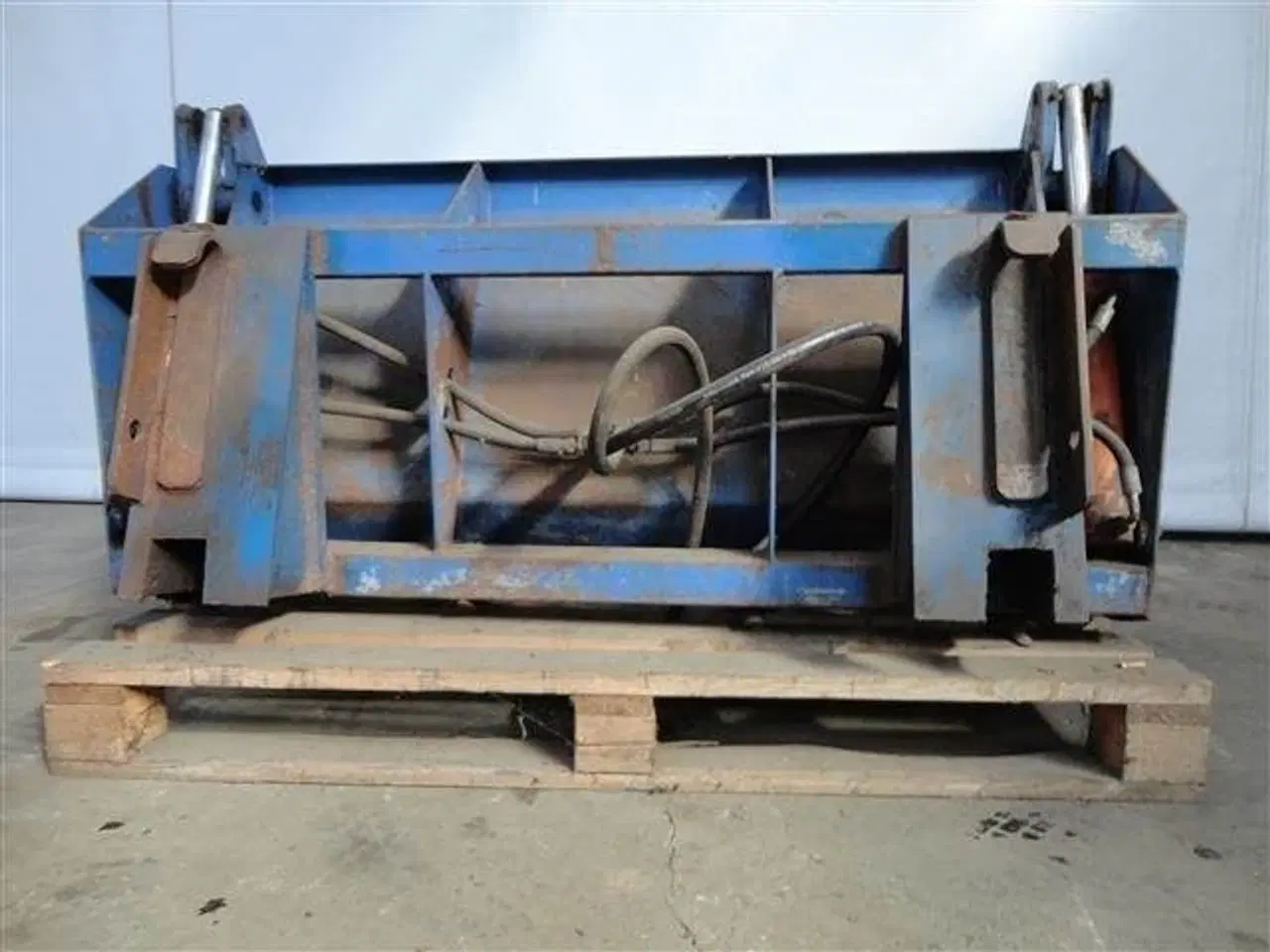 Billede 1 - Taarup 4 i 1 skovl med vetobeslag