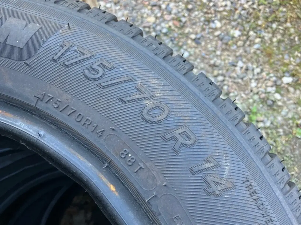 Billede 1 - Helårsdæk uden fælge michelin