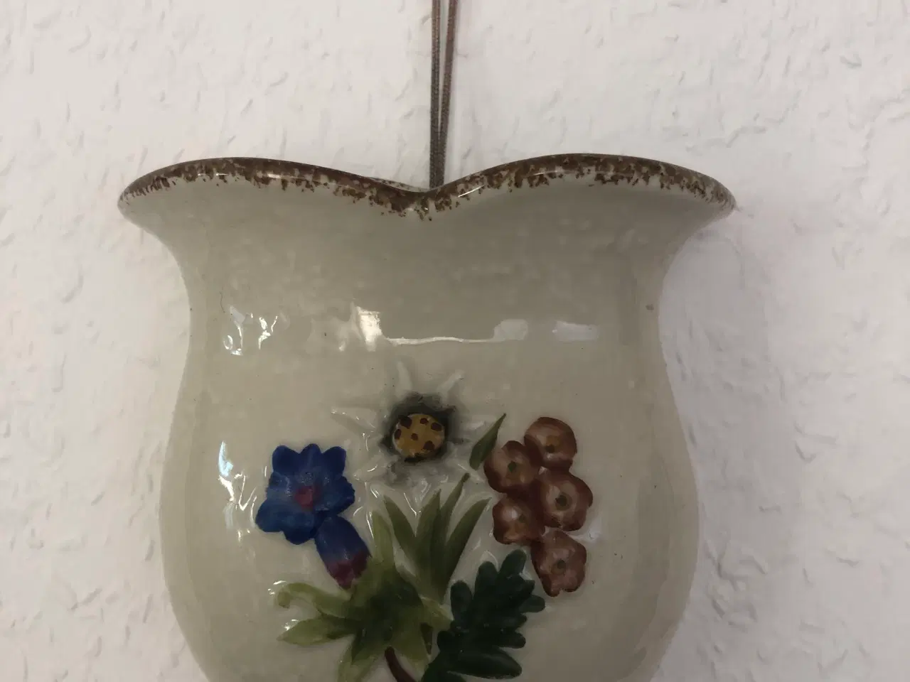 Billede 3 - Keramik vase til ophæng med blomstermotiver
