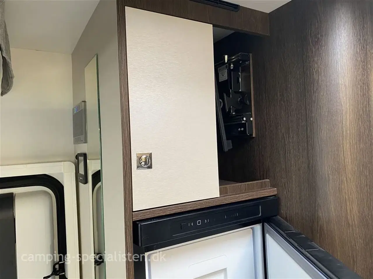 Billede 12 - 2022 - Benimar Tessoro 468 NK   Flot Benimar Tessoro 468 NK model 2022 kan nu Ses Hos Camping-Specialsten .dk i Silkeborg