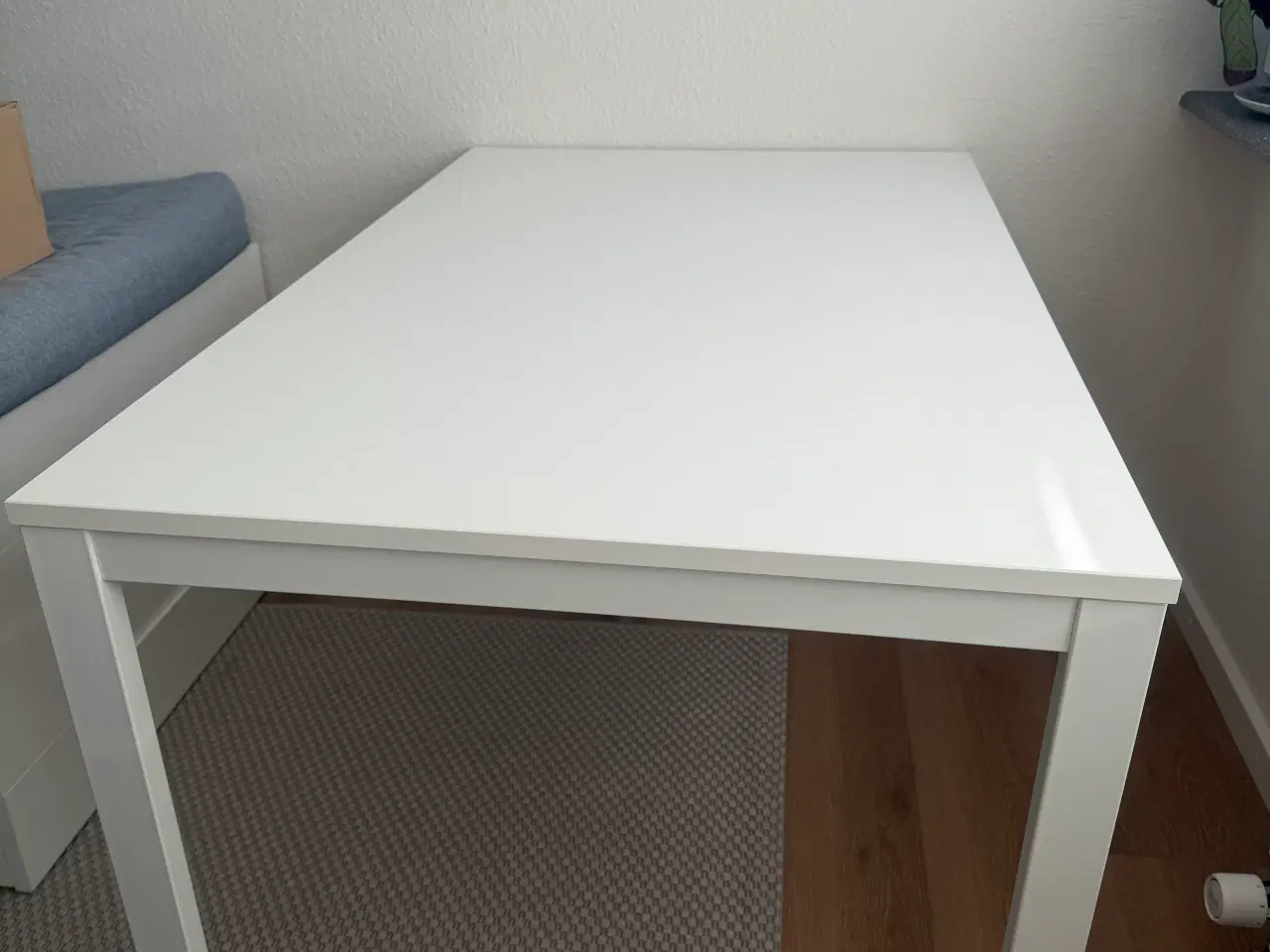 Billede 1 - Spisebord med udtræk