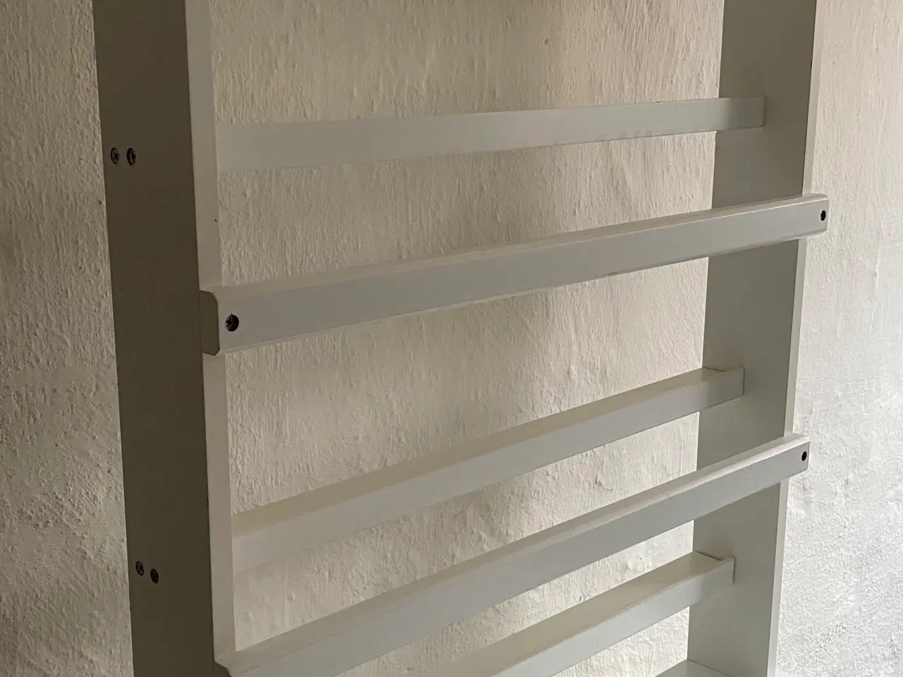 Billede 4 - Hvid tallerken række i træ