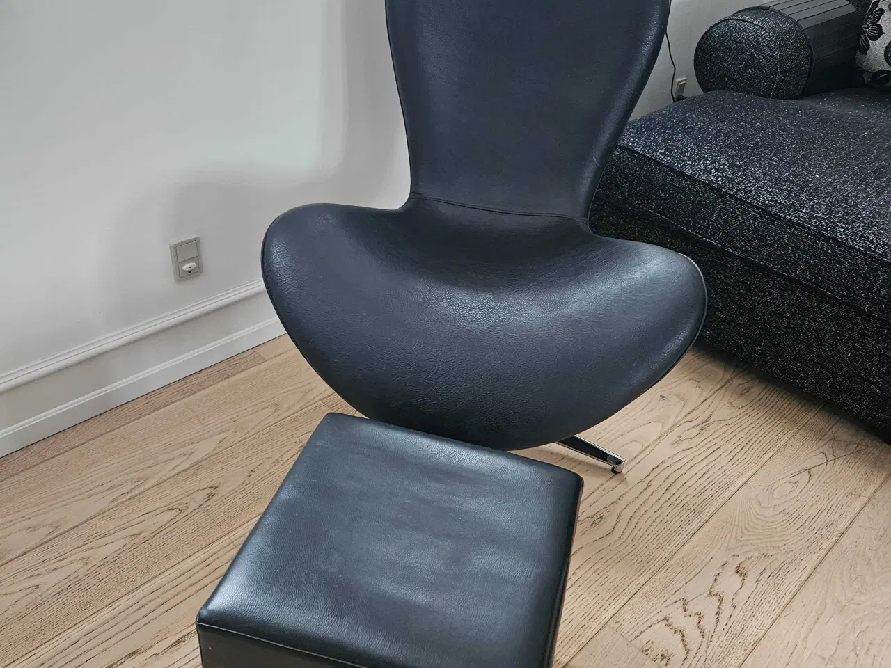 Billede 2 - Sort dreje stol fra Sinnerup