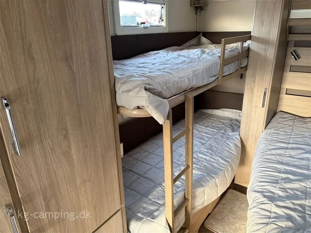 Billede 5 - 2016 - Kabe Classic 560 GLE KS Vintervogn med køjer og stor siddegruppe i front.