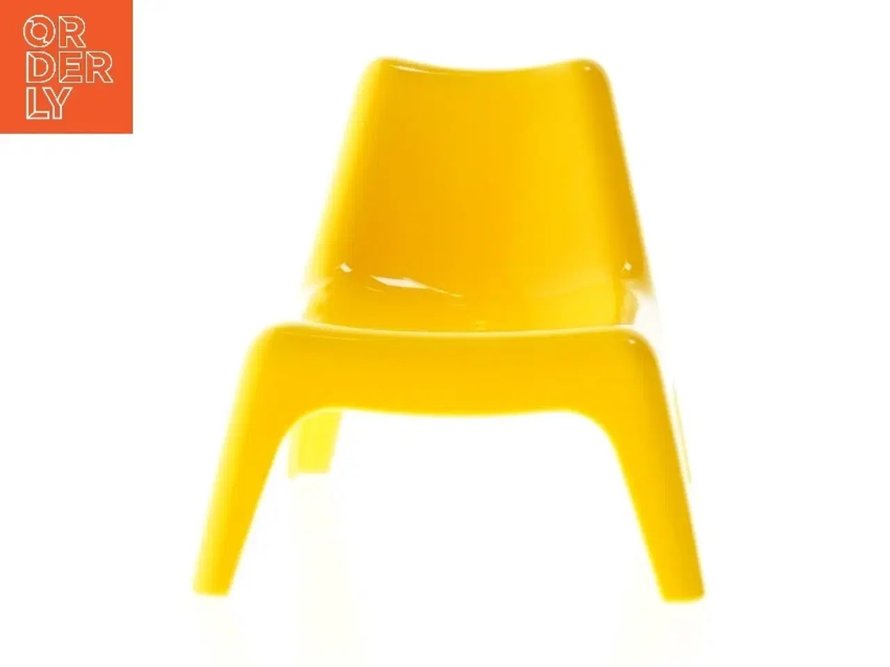 Billede 4 - Møbelsæt: Stol, skab og reol fra Barbie (str. Skab. 18 x 10,5 cm. reol. 19 x 10,5 cm. stol. 12 cm)