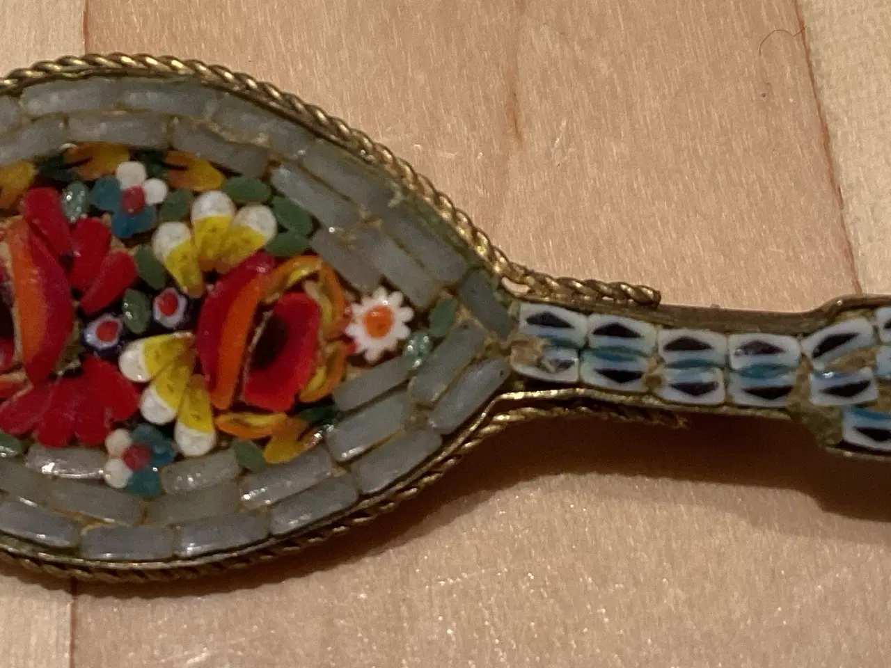 Billede 1 - Ældre mikromosaik broche - mandolin/guitar