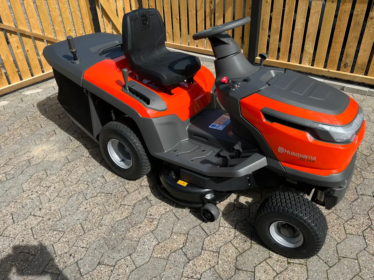 Billede 1 - Husqvarna TC 114 95 cm klippebredde 