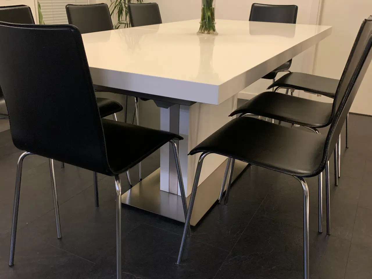 Billede 2 - Spisebord med 8 stole
