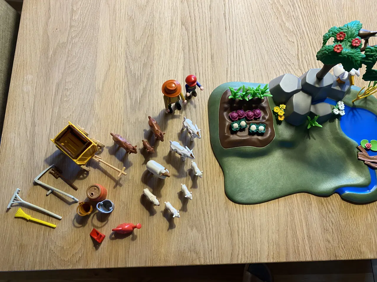 Billede 3 - Playmobil gartner, med grønsager, huse, geder