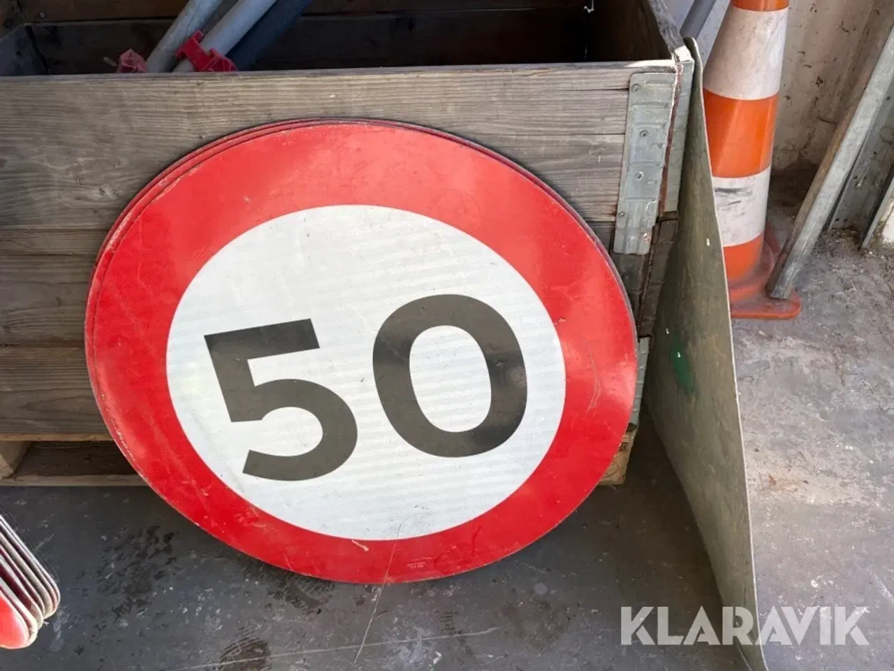 Billede 6 - Vejskilte og kantafmærkning blandet lot