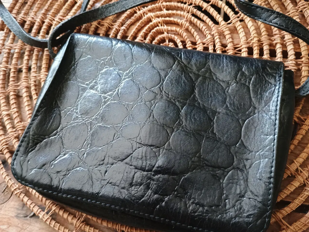Billede 3 - Belsac håndtaske sort med lang rem 