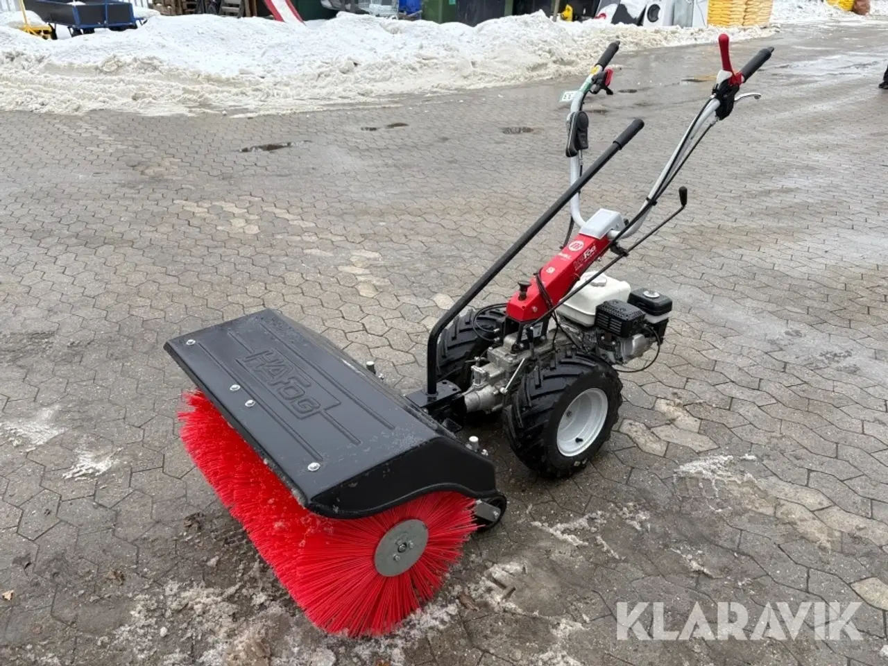 Billede 1 - Fejemaskine og redskabsbærer Emak BRIK1S med fræser