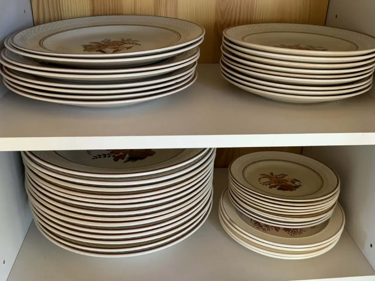 Billede 1 - Aluminia Knud tallerkener (54 stk. i alt)