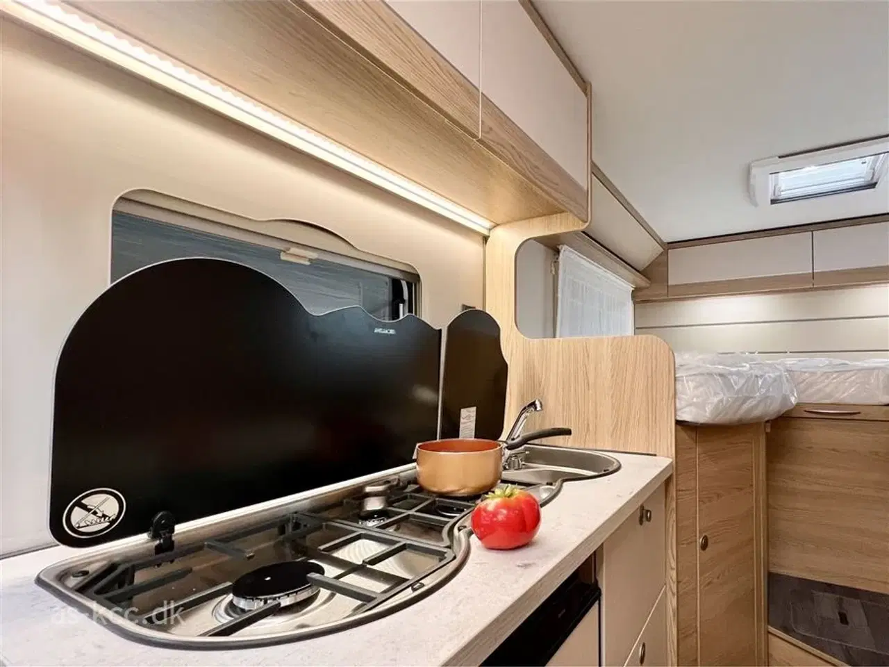 Billede 15 - 2025 - LMC Cruiser V646 LMC Cruiser V646 70års jubilæums med 2 enkelt senge og Automatgear.