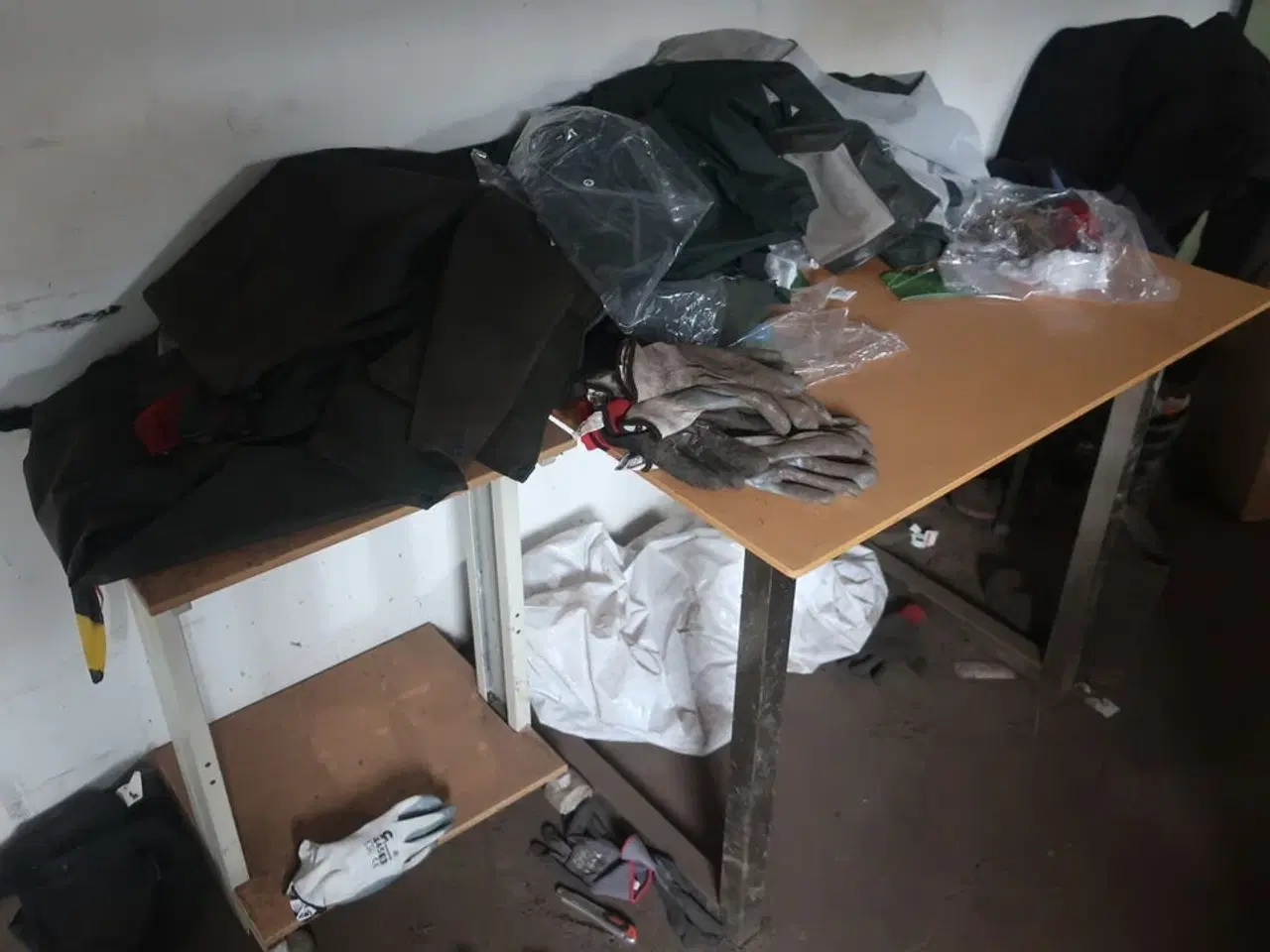 Billede 5 - Omklædningsskabe / rengøringsartikler m.m.