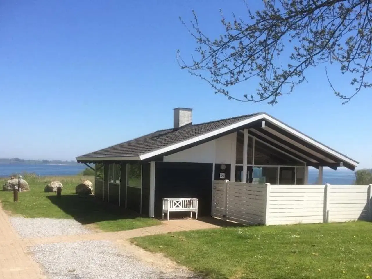 Billede 3 - Storsl�et panorama. DR�MMEUDSIGT ! Perfekt beliggenhed.
Frit Wi-Fi og Kabel-tv. Velegnet til beboelse hele �ret.