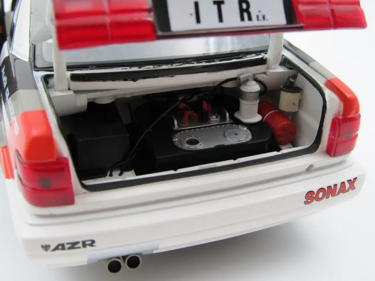 Billede 8 - MINICHAMPS - Audi V8 Quattro DTM vinder 1991 1:18