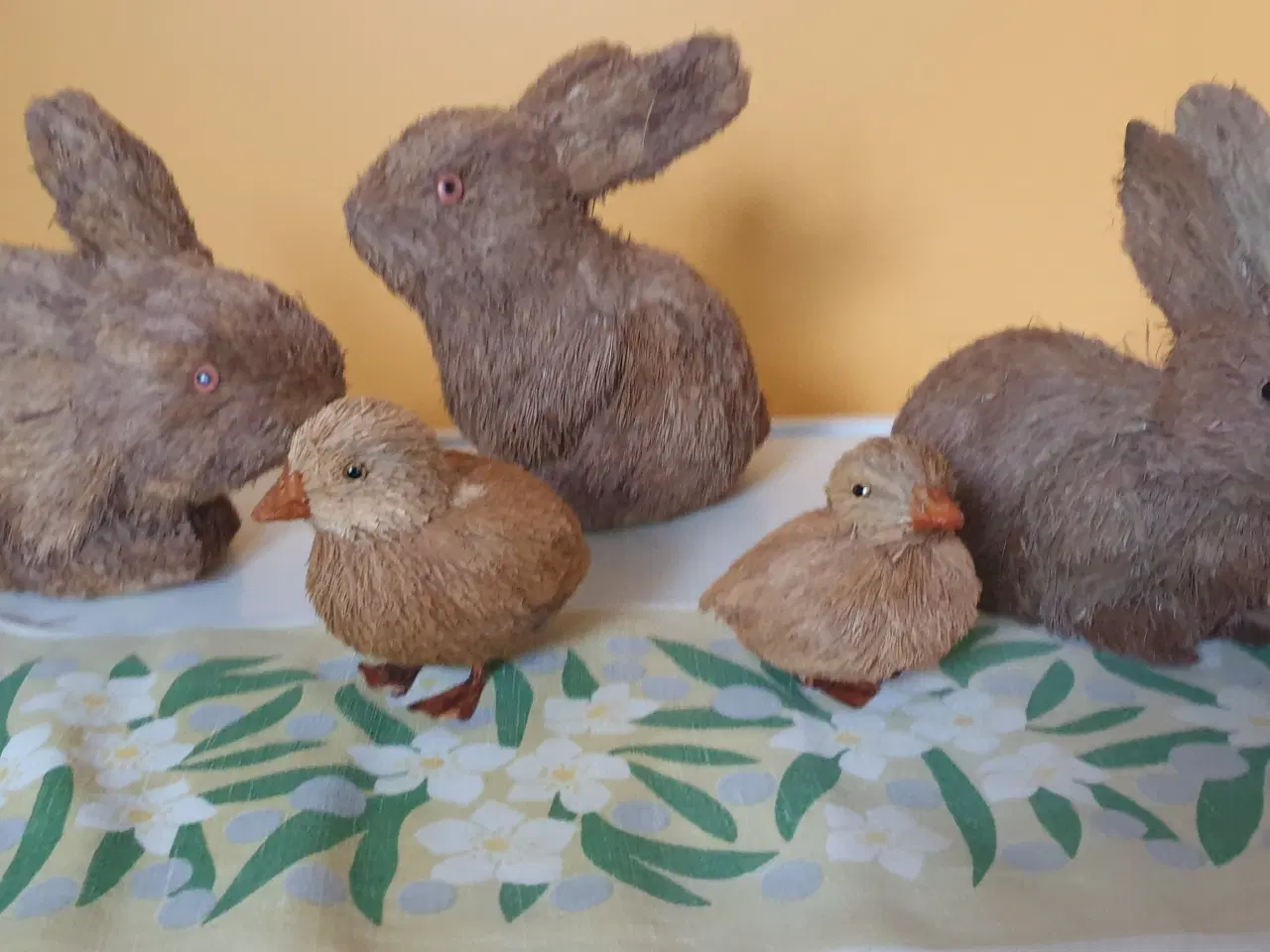 Billede 4 - 3 Påskeharer og 2 ællinger i naturstrå