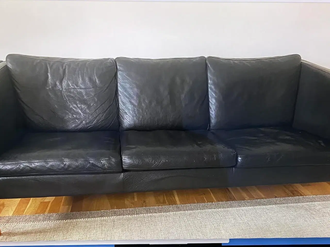 Billede 1 - 3 personers sofa  Sort ægte læder  meget fin stand