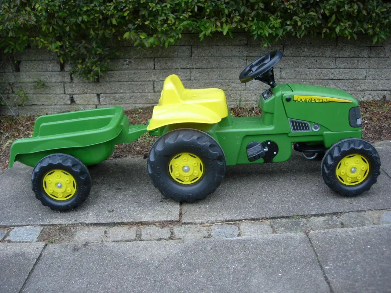 Billede 1 - John Deere børnetraktor med anhænger