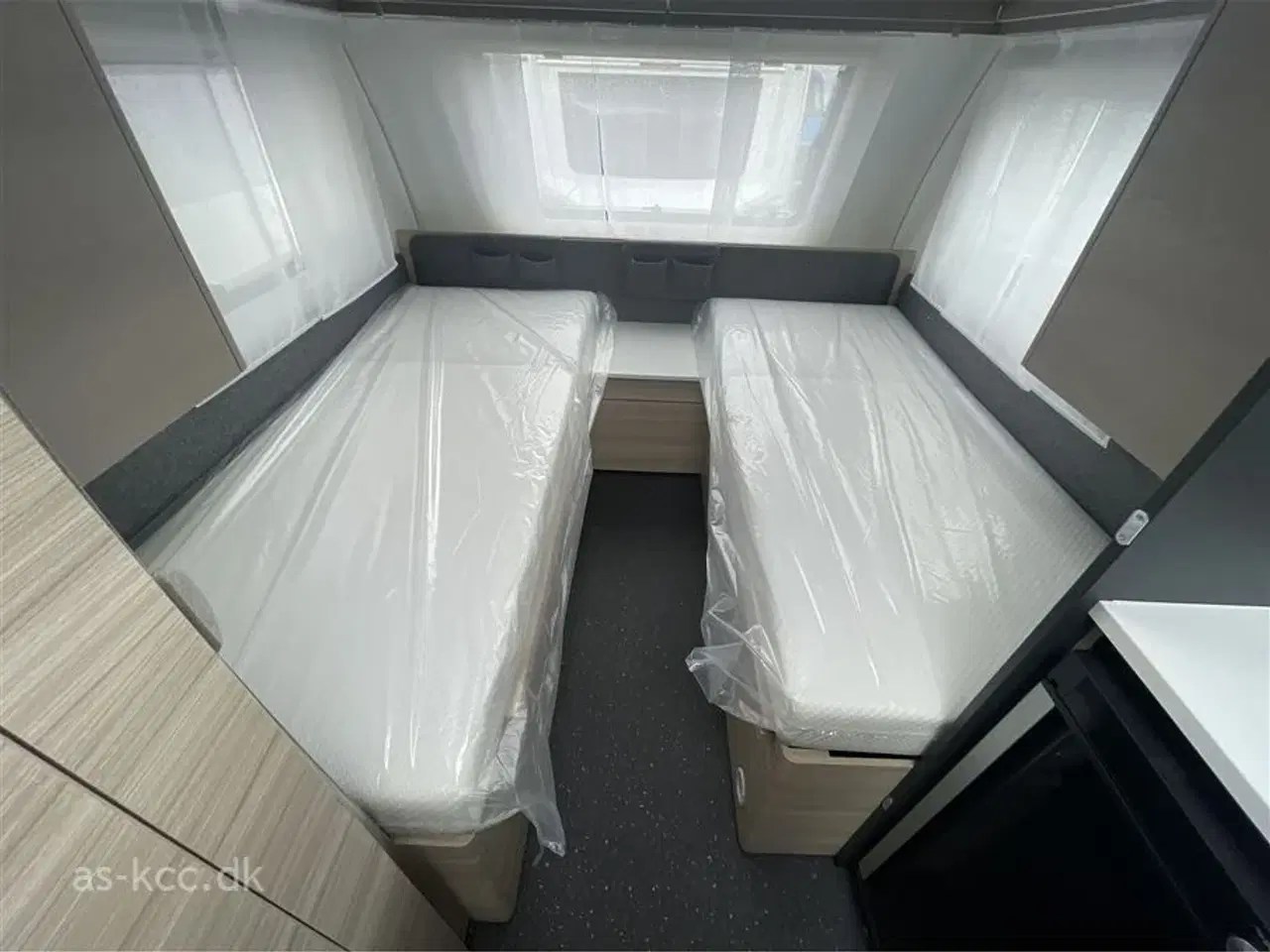 Billede 6 - 2026 - Adria Altea 492 LU   Adria Altea 492 LU årg. 2026 med enkeltsenge og udtræk. 5 sovepladser, 4 siddepladser. Glasfiber tag, sider, forende og bagende