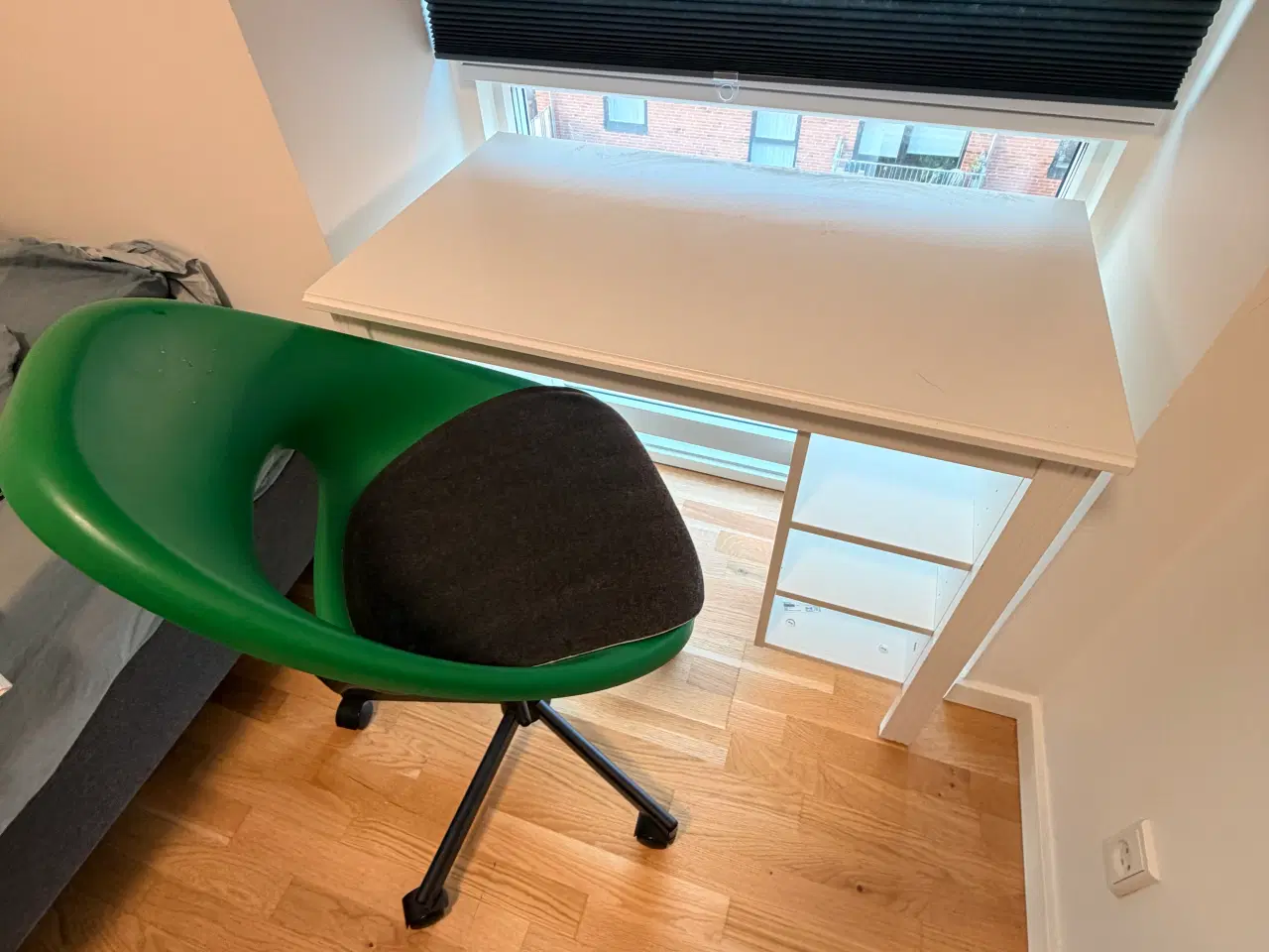 Billede 1 - Bord og stol - til børn