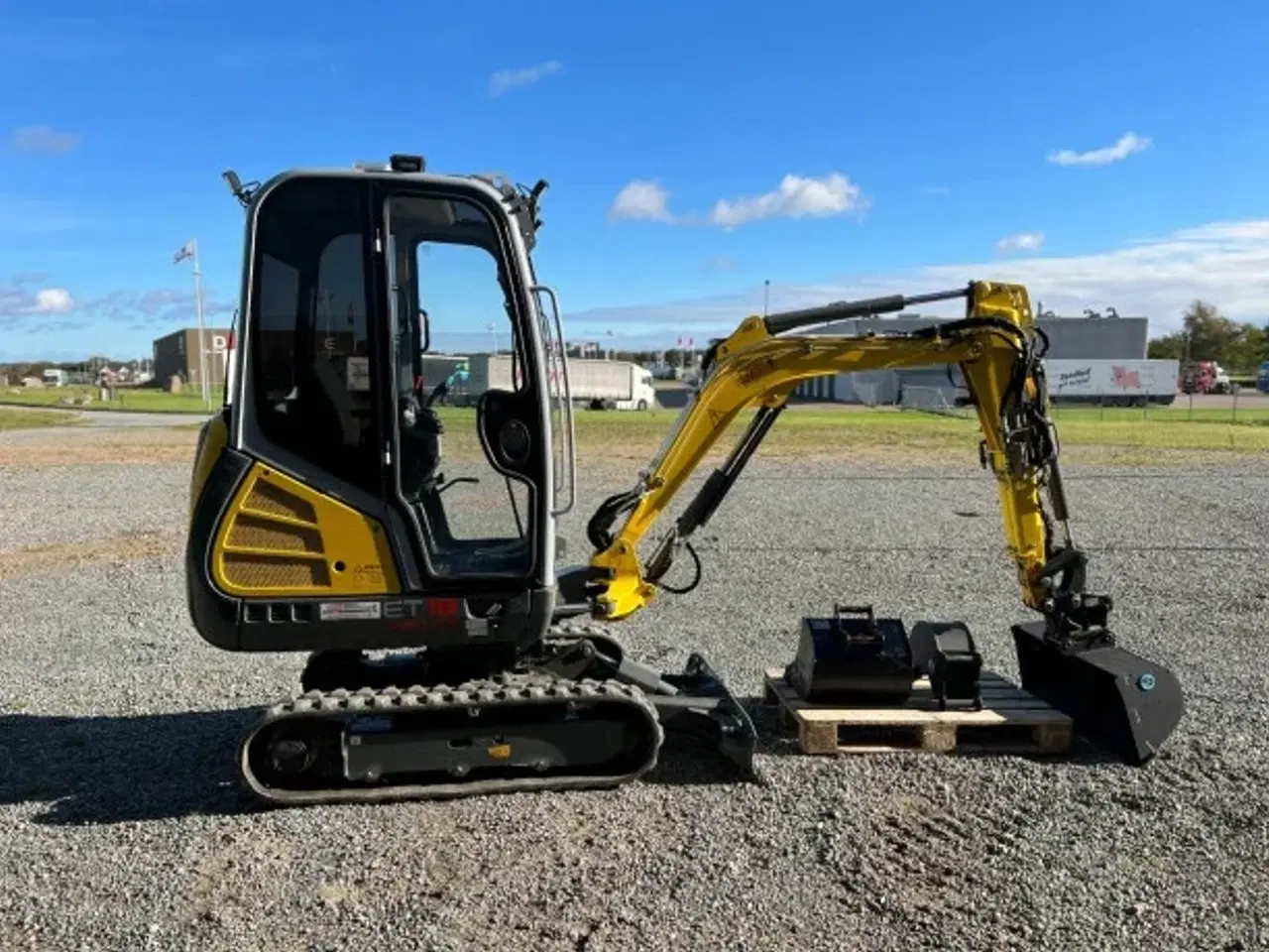 Billede 10 - WACKER NEUSON ET 18 - 2T / Compacttilt tilt, VDS undervogn, udskydelig gravearm & 3 skovle