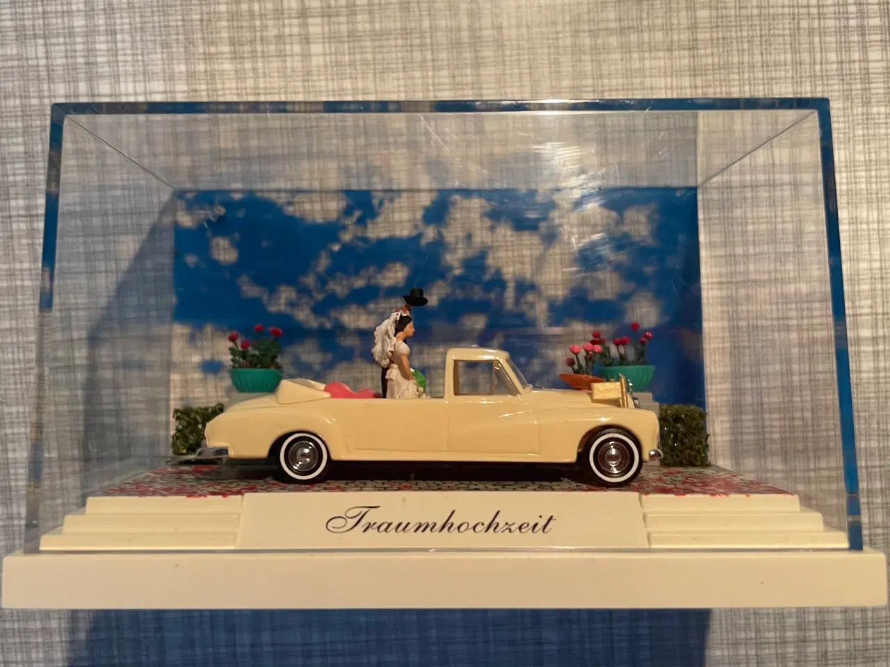 Billede 1 - Busch diorama, nygifte med bil m.m. H0