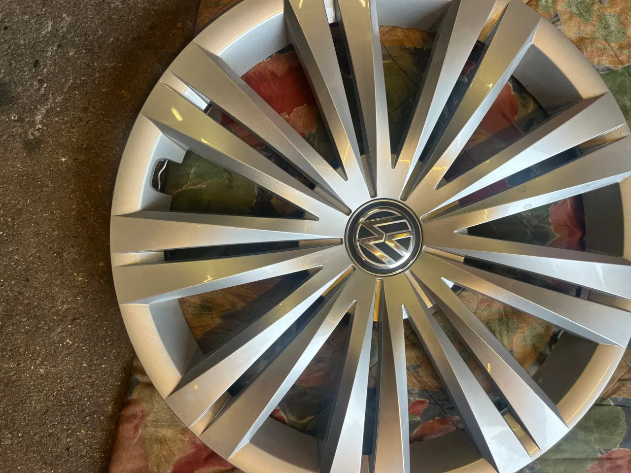 Billede 2 - VW hjulkapsler 16"
