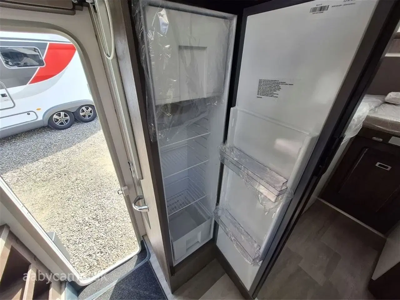 Billede 17 - 2025 - Benimar Tessoro 463 UP   Solcelle. markise. tv. 5 selepladser. batteri. helårsdæk. p-sensor for og bag. Bakkamera.