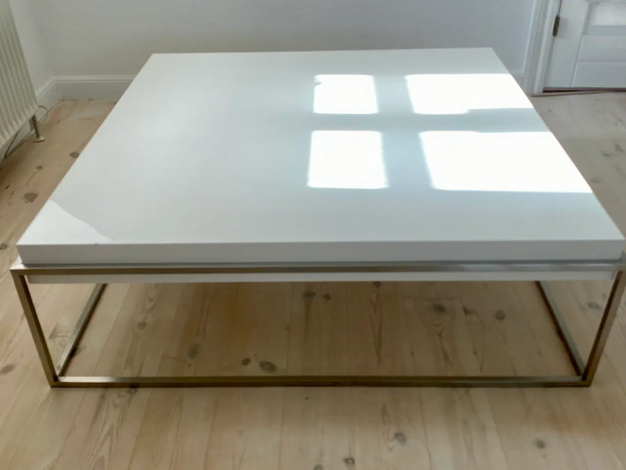 Billede 1 - Sofabord hvid blank med stål ben