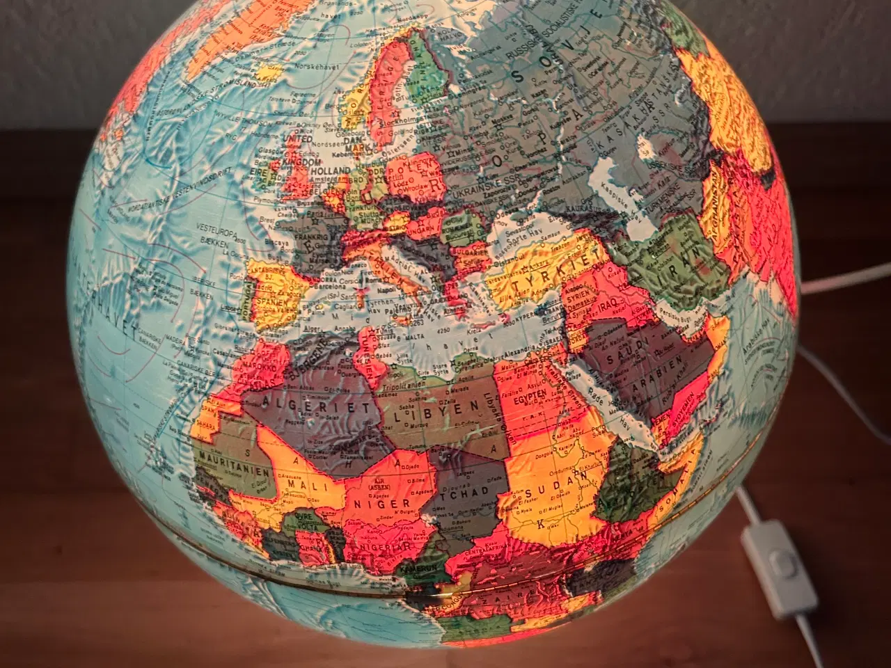 Billede 5 - Flot globus bordlampe 