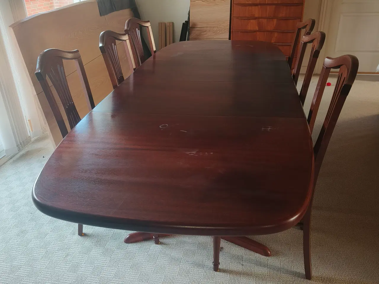 Billede 1 - Spisebord med spisebordsstole 