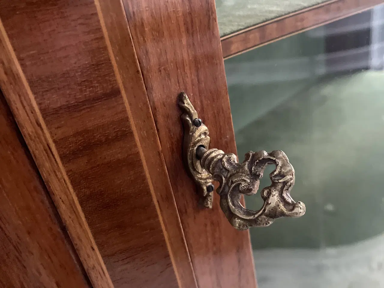 Billede 9 - Meget velholdt vitrineskab 