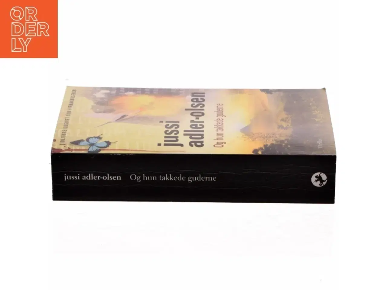 Billede 2 - Og hun takkede guderne af Jussi Adler-Olsen (Bog)