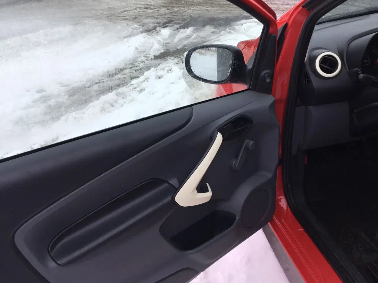 Billede 5 - Ford ka 1,2 trend 3 døre rød lev nysynet . 