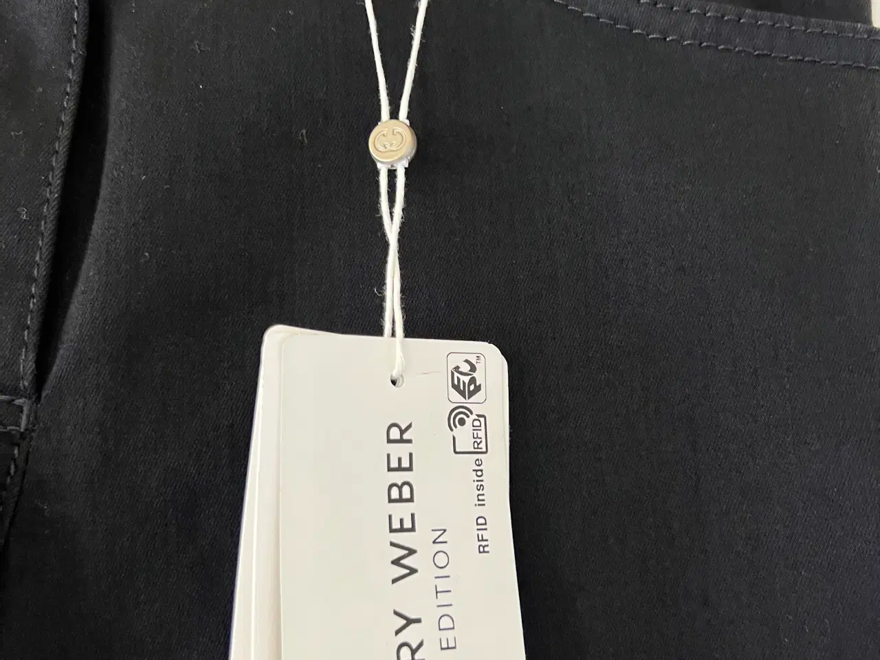 Billede 7 - NYE og Ubrugte Sorte Jeans fra Gerry Weber (Str. 3