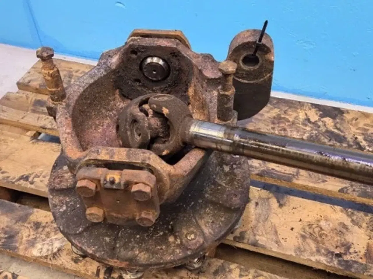 Billede 12 - New Holland LB115B Hjulnav R. 85825029