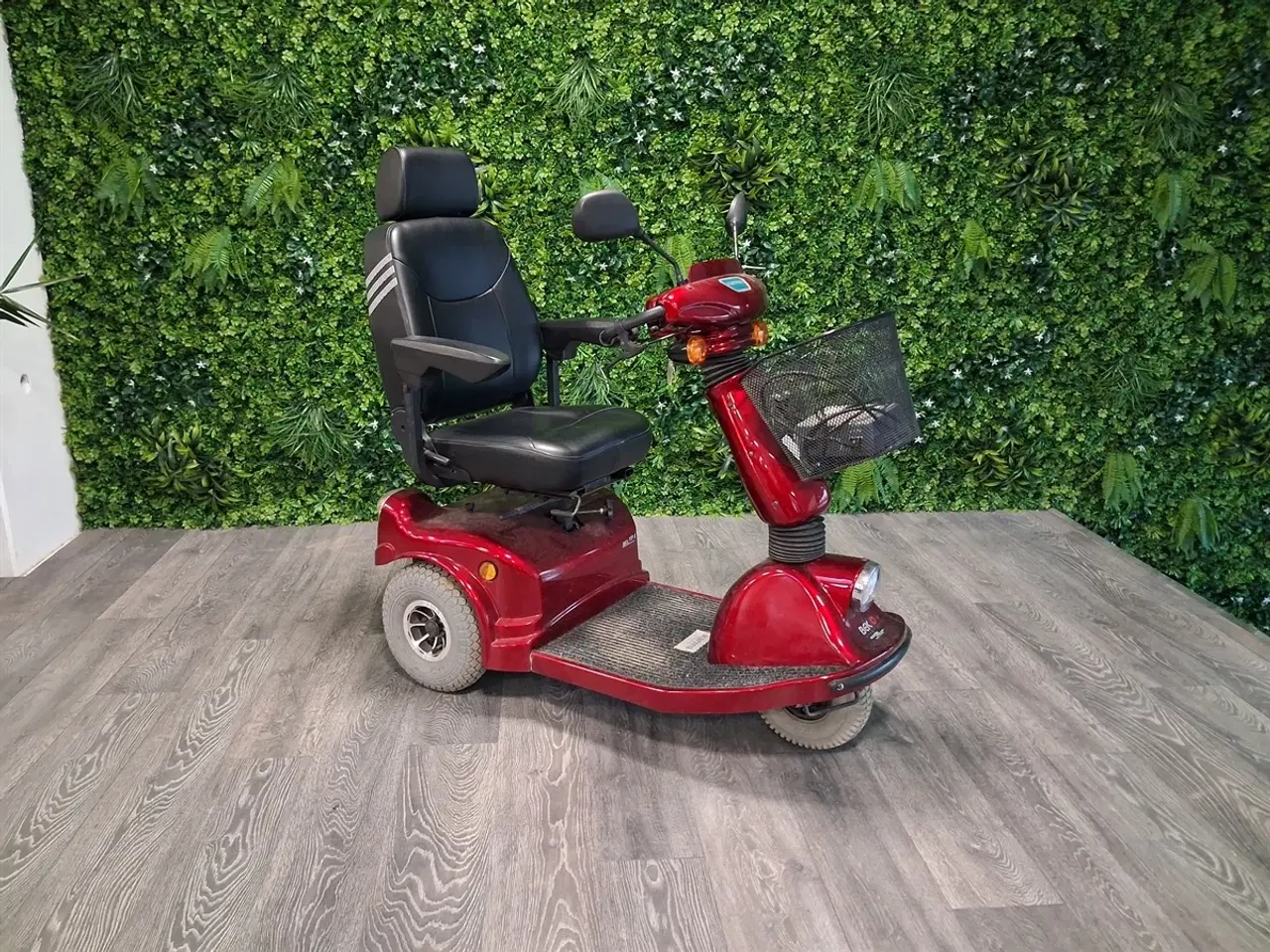 Billede 1 - Karma 737 rød