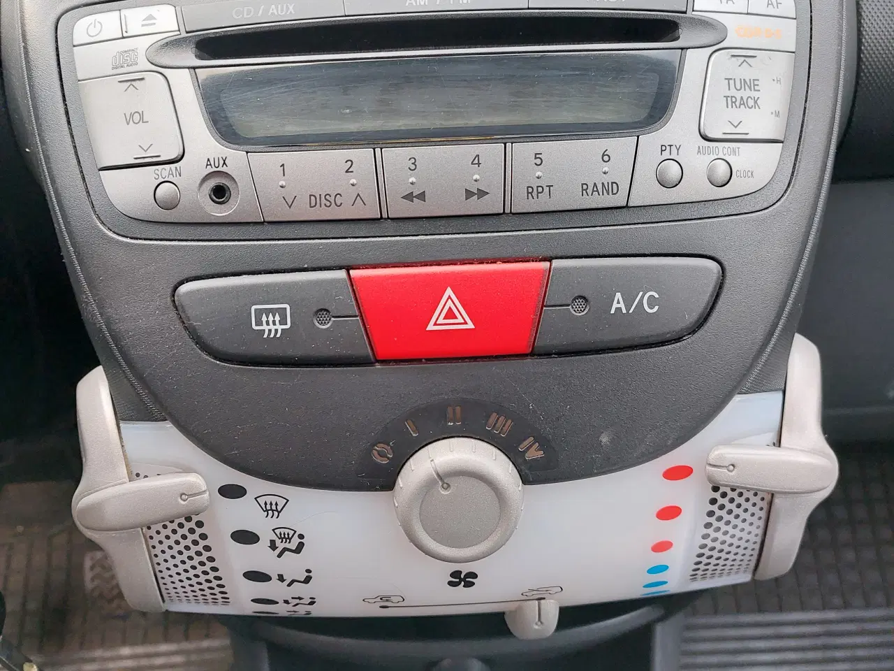 Billede 8 - Toyota Aygo 1,0 benzin årgang 2012 fuld servicebog