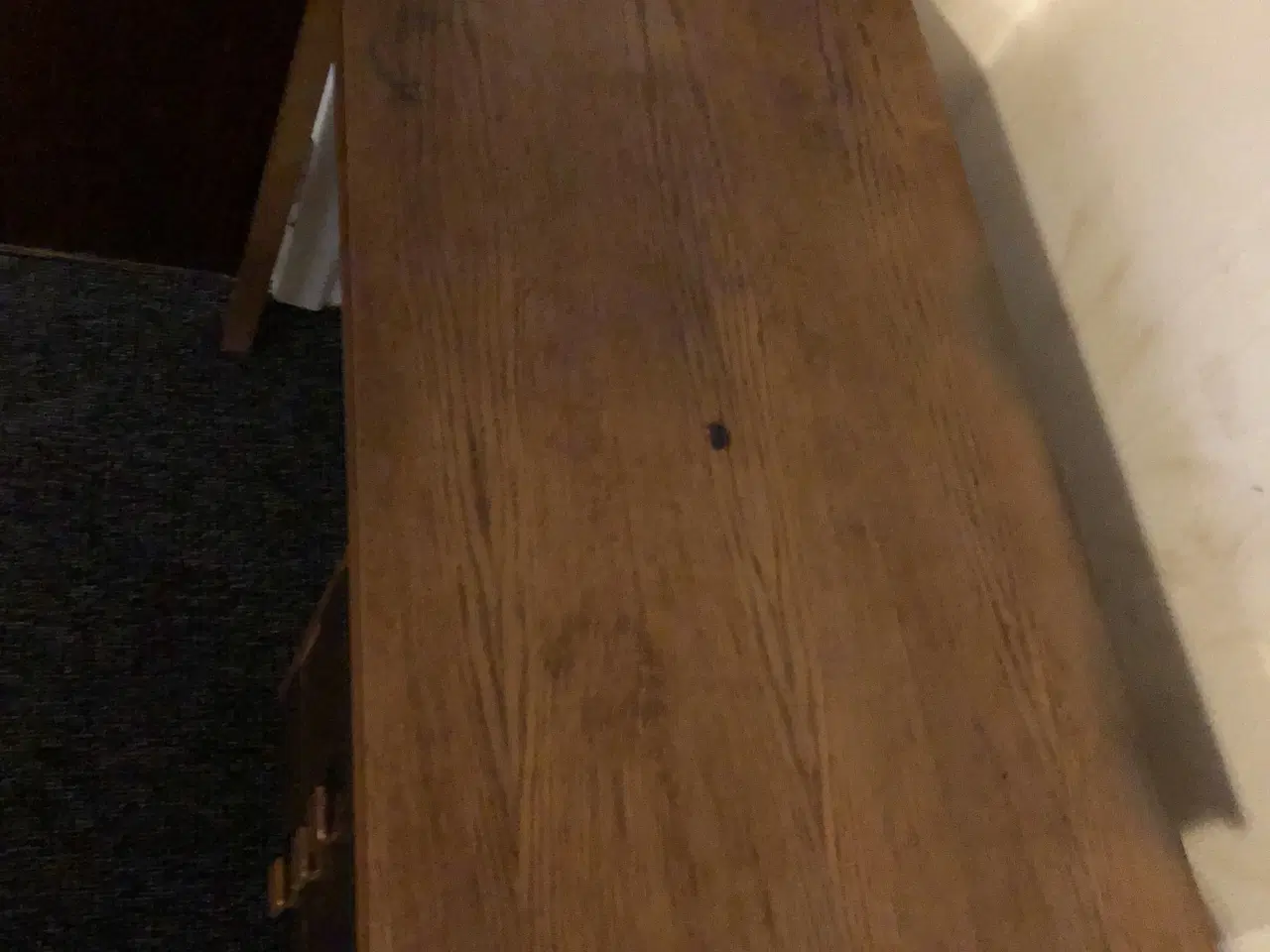 Billede 4 - Solidt skrivebord i træ med skuffer