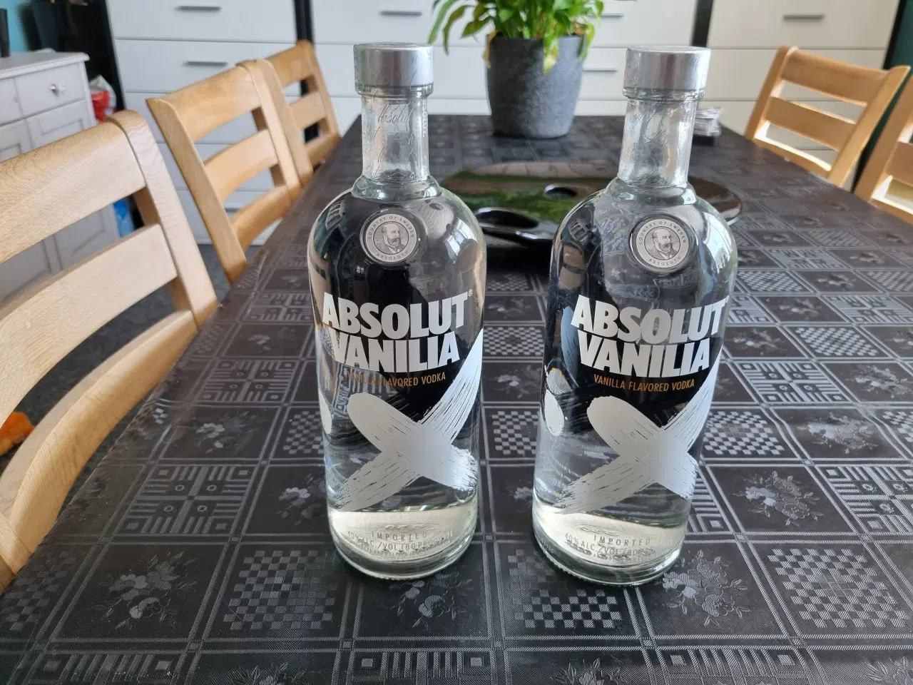 Billede 2 - 2 Flasker Gin & 2 Flasker Vodka SÆLGES for 500kr