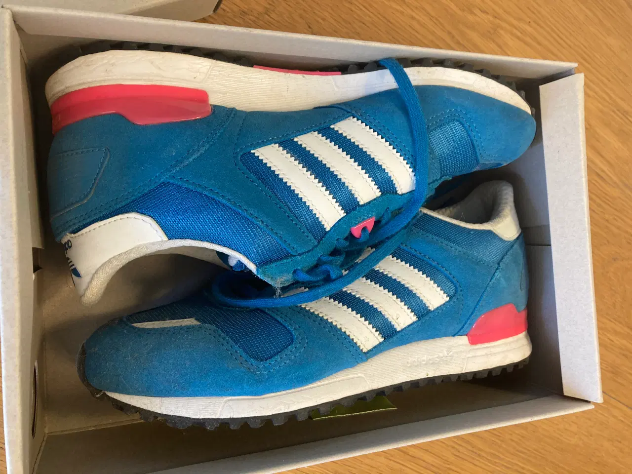 Billede 5 - Adidas sko i fed blå farve - som nye