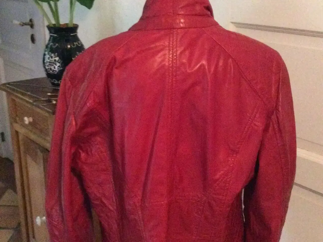 Billede 2 - Rød jakke dansk design, ægte læder