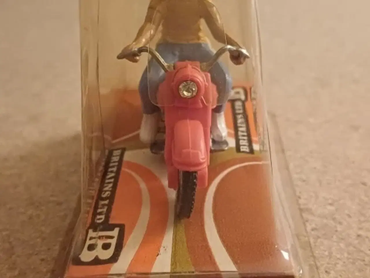 Billede 5 - Britains Motorcykel 1/32 (Harley Davidson)