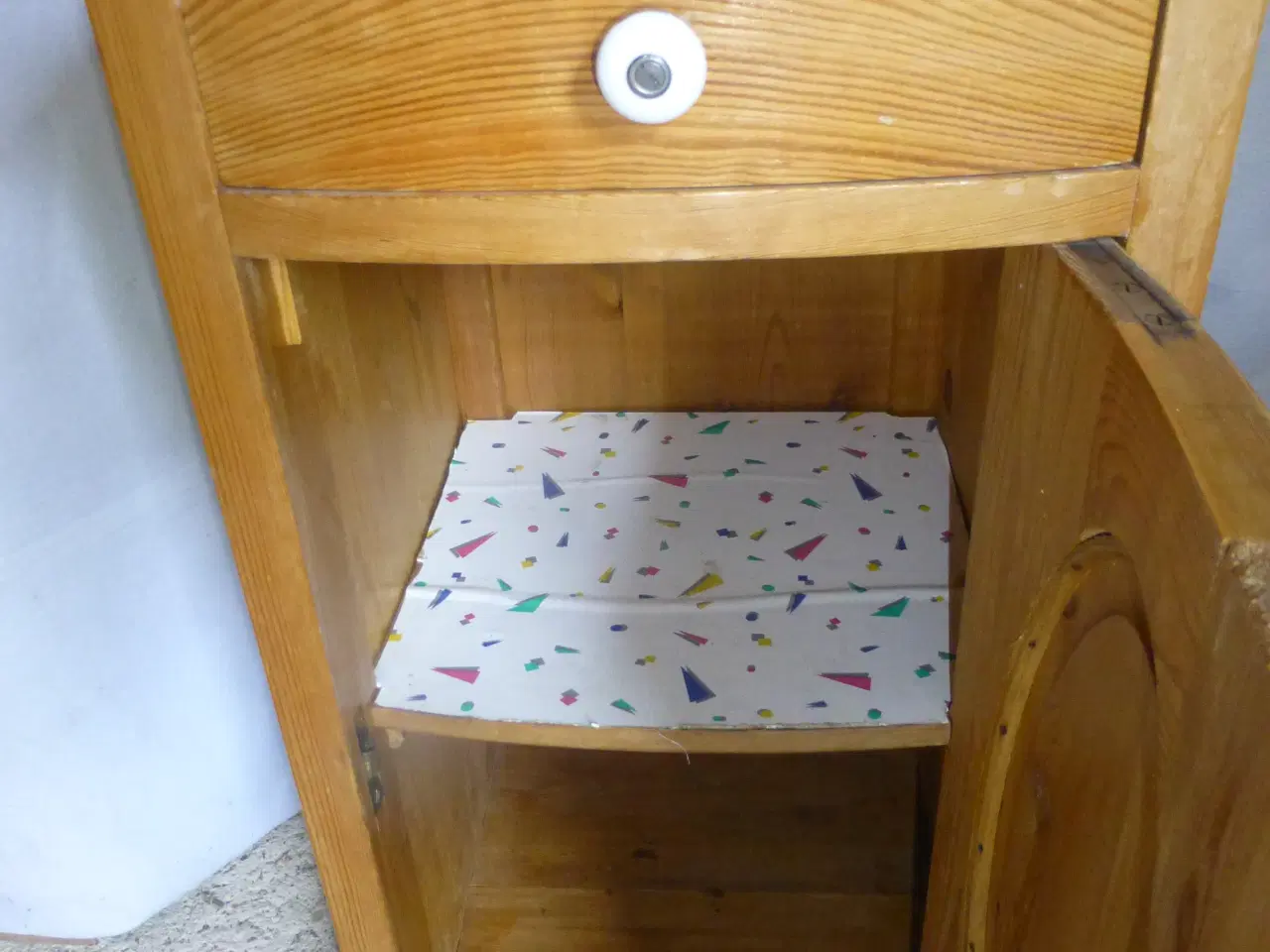 Billede 2 - Lille servanteskab med marmorplade