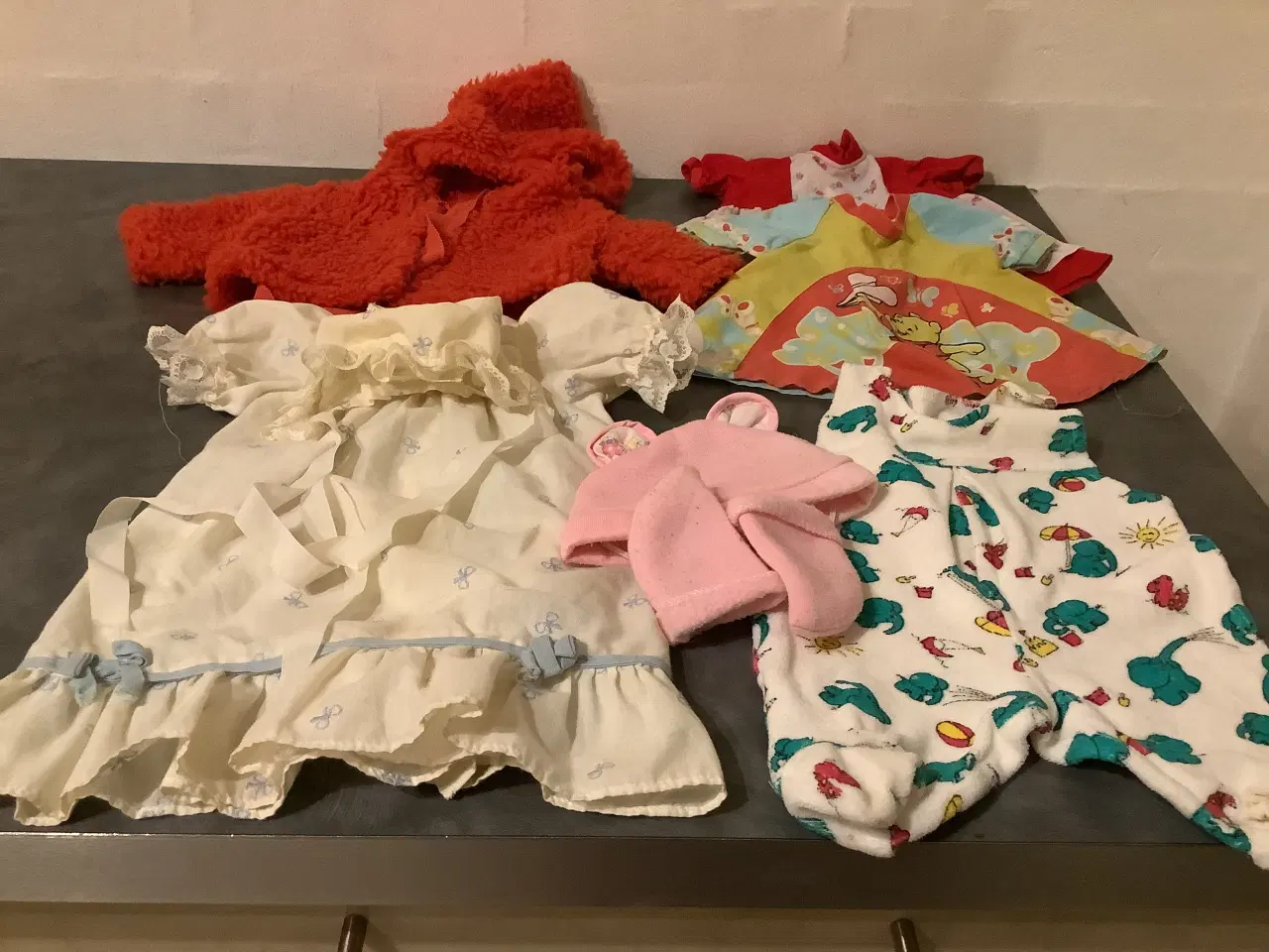 Billede 7 - 2 dukker den ene er med batteri + tøj