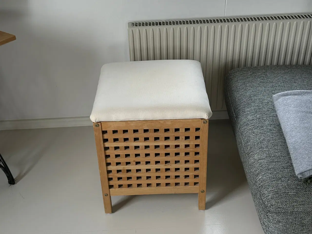 Billede 2 - Puf med god plads til opbevaring