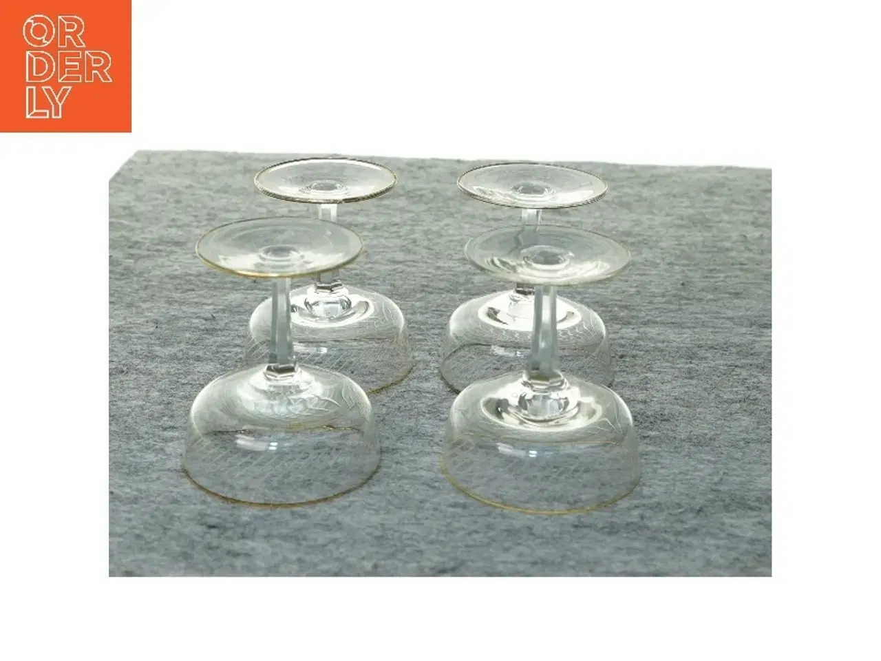 Billede 2 - Glas med guldkant (str. 8 x 7 cm)